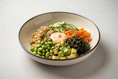 Bowl poke salát