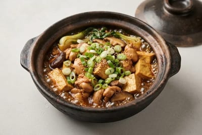 Kuřecí s tofu v hliněném hrnci